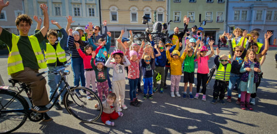 2025_KidicalMassWels_Gruppenfoto